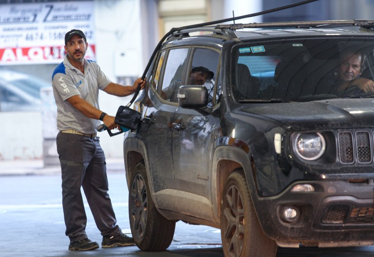 YPF subió el precio de los combustibles por encima del 3%, luego del triunfo de Massa