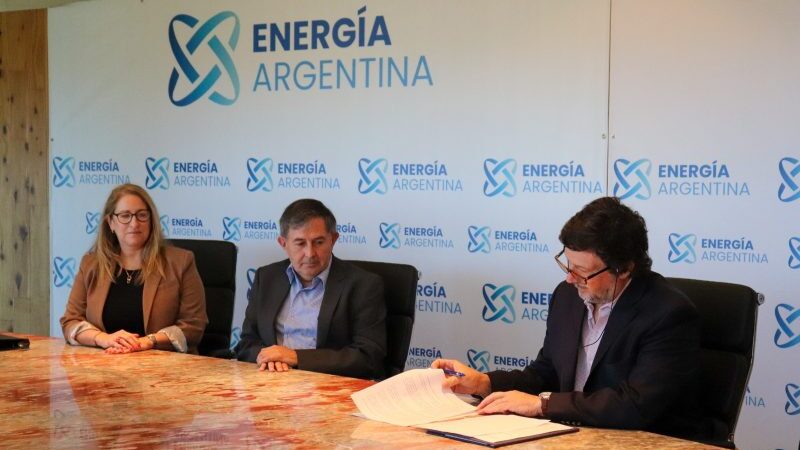 Energía Argentina firmó con Techint-SACDE los contratos de dos tramos de la reversión del Gasoducto Norte