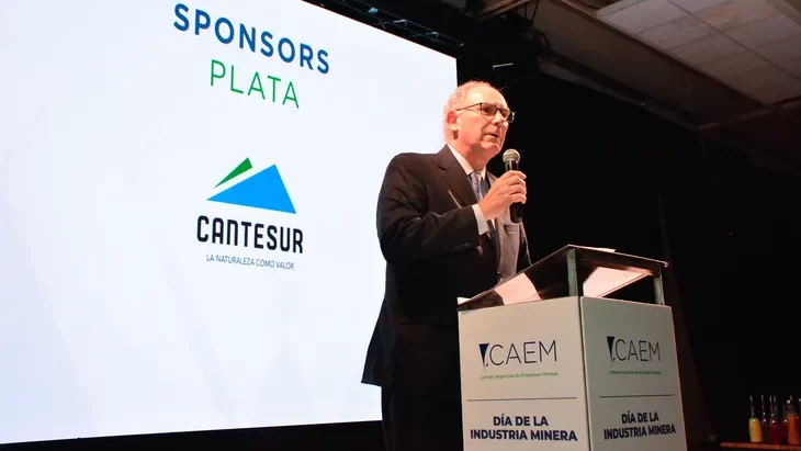 En la celebración por el Día de la Minería, el secretario del área alertó por la declinación del oro y la plata