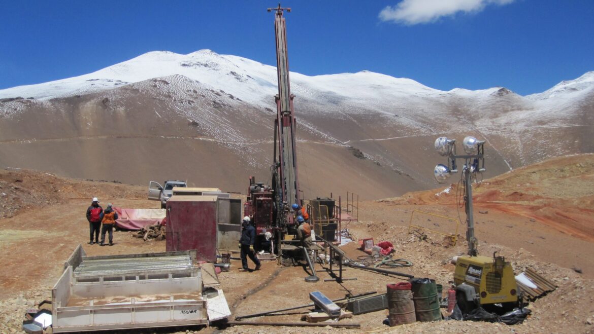 Inversión millonaria: dos empresas mineras líderes se unen para invertir en cobre en la Cordillera
