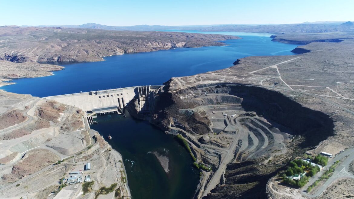 El gobierno avanza en la privatización de cuatro hidroeléctricas